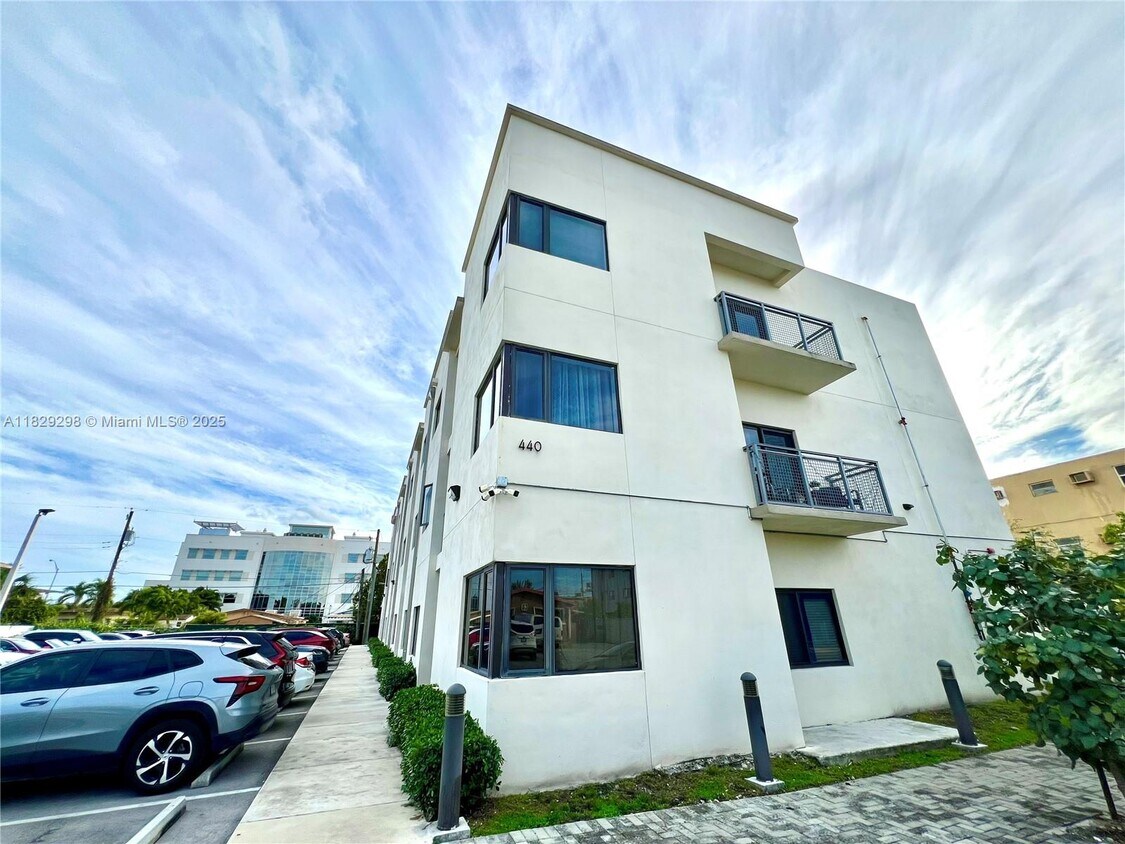 Foto principal - 440 E 27th St