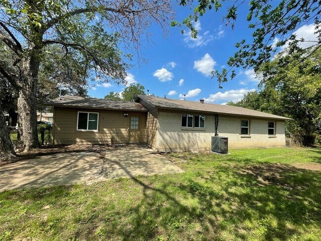 Building Photo - 5748 Bowling Dr
