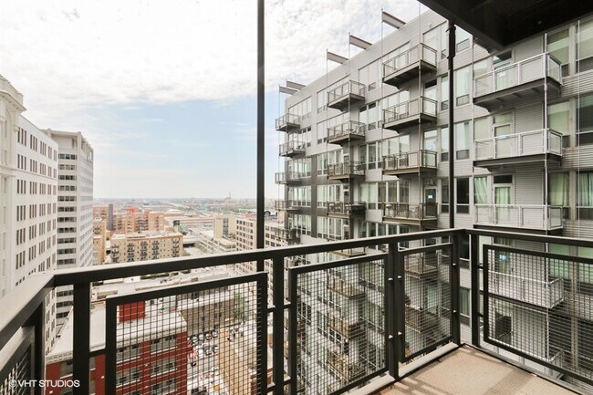 Foto del edificio - 565 W Quincy St