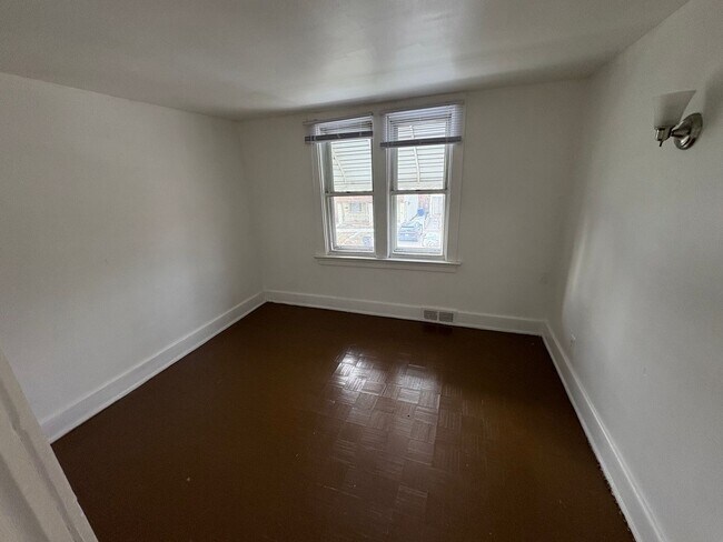 Foto del edificio - Spacious 4 Bedroom Located in North Toledo