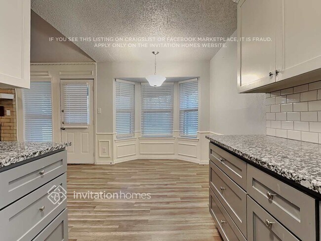 Foto del edificio - 1000 Pebblecreek Dr