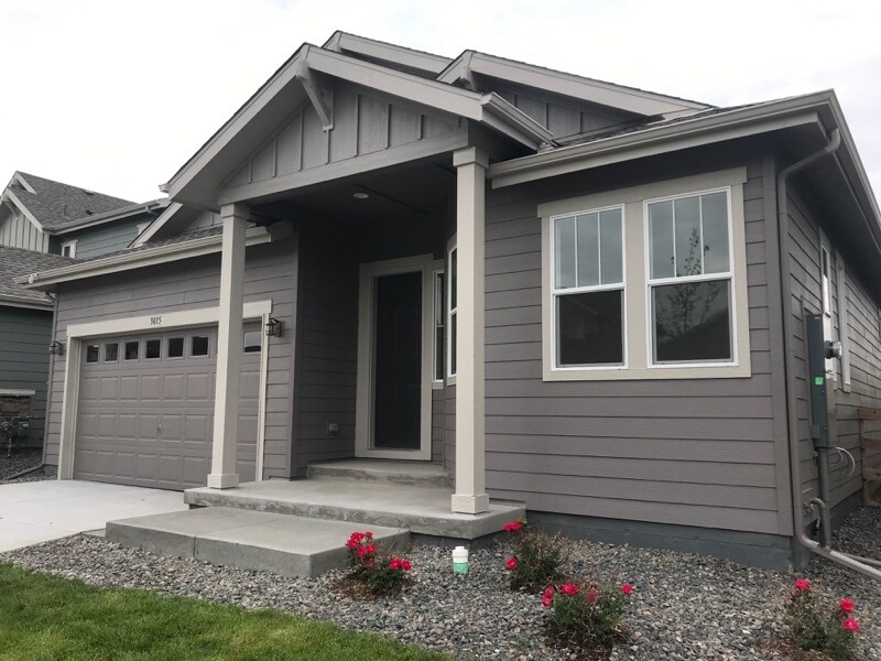 Foto principal - 3015 Crusader St