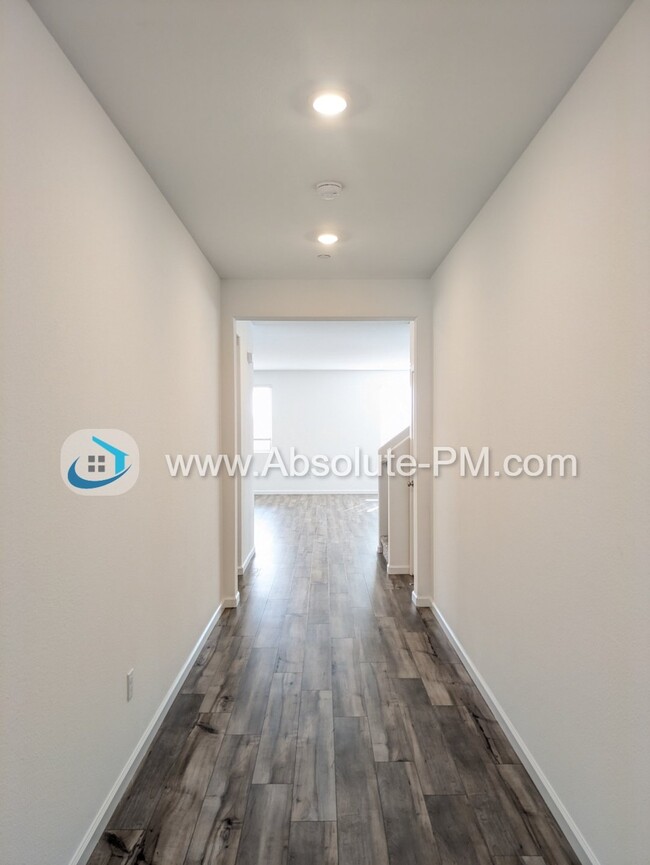 Foto del edificio - Amazing 3 Bed / 2.5 Bath Brand New Nextgen...