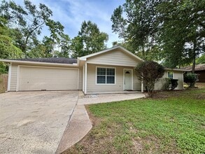 Building Photo - 10642 Royal Pines Dr