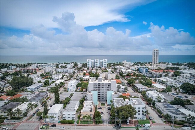 Foto del edificio - 7620 Carlyle Ave