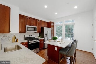 Building Photo - 2737 Manhattan Pl