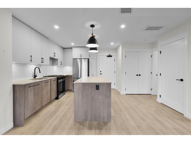 Photo du bâtiment - 27215 Centre Drive