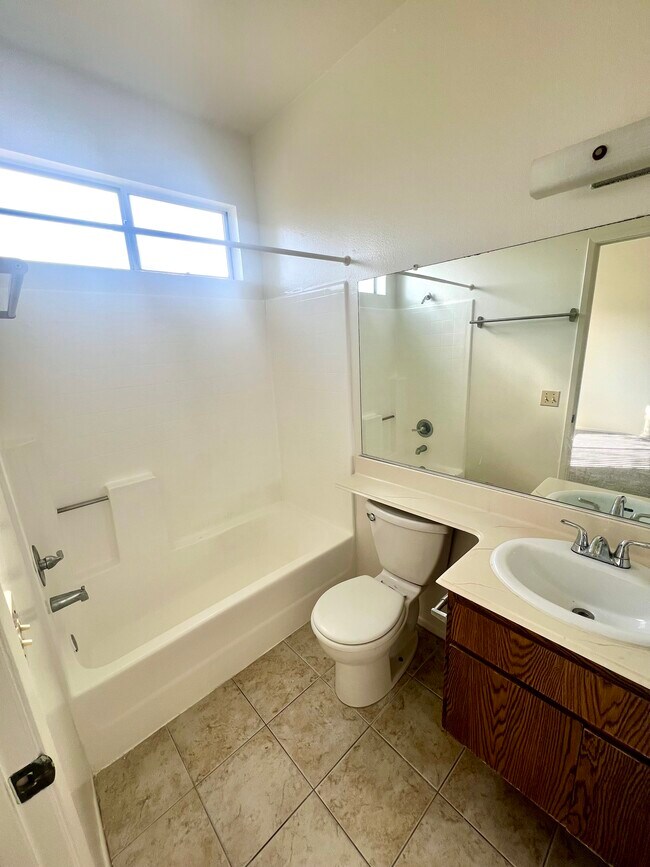 Foto del edificio - Crown Point Apartments