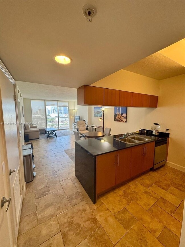 Building Photo - 1750 N Bayshore Dr