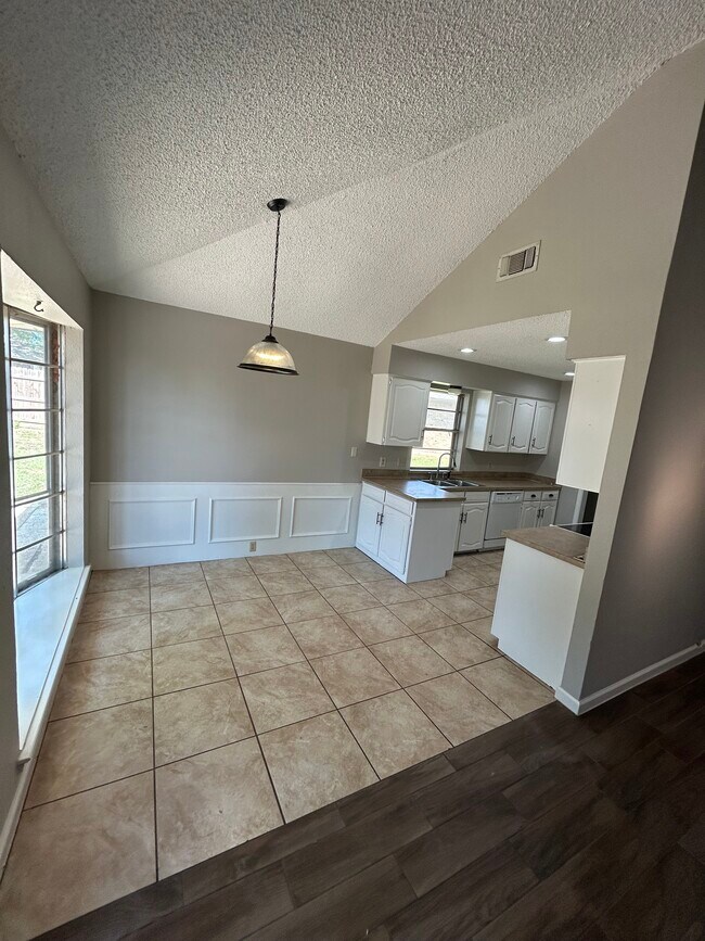Foto del edificio - 1007 Almond Ct