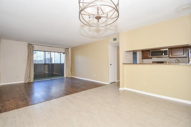 Building Photo - 3055 Walnut Bend Ln