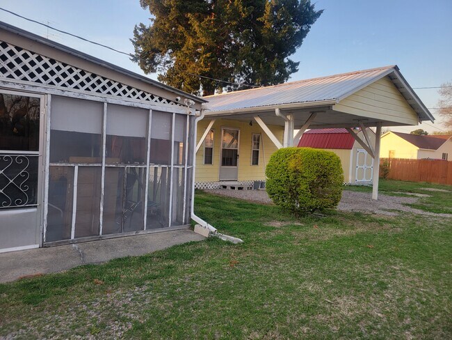 Foto del edificio - 206 N McCaskey Rd