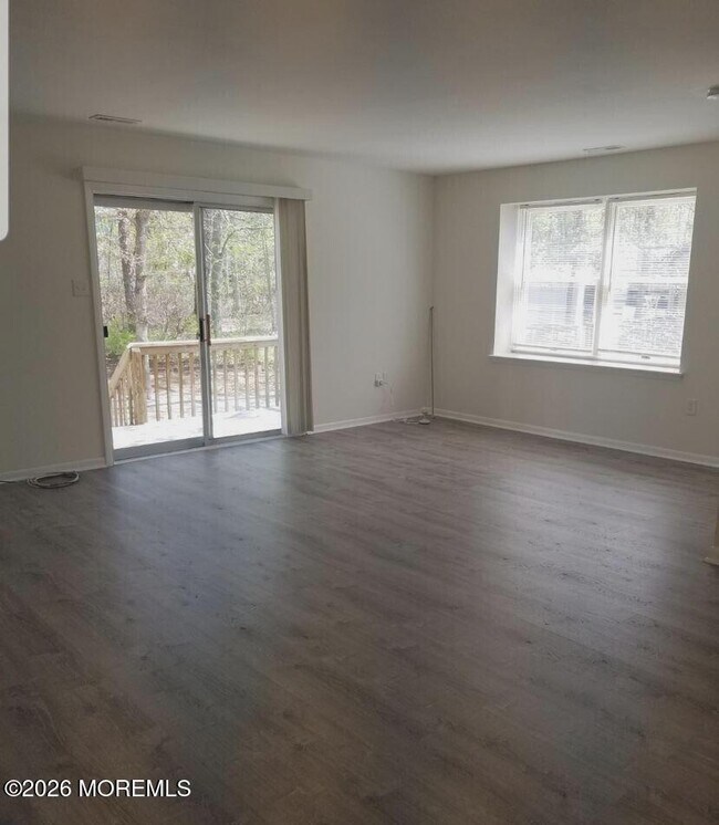 Foto del edificio - 42-44 Winged Foot Ln