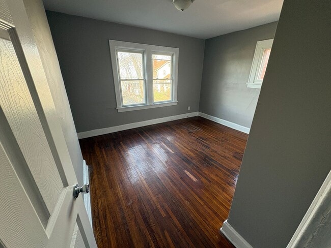 Foto del edificio - 627-629-629 E Markison Ave