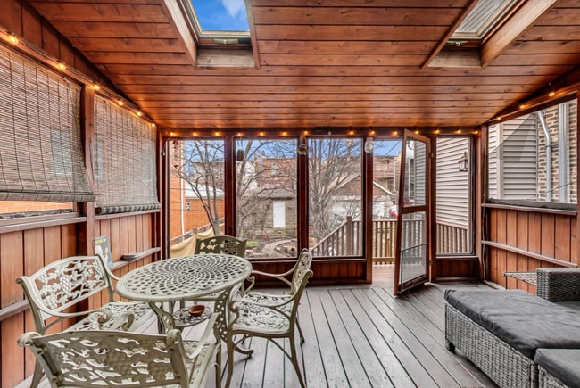 Sunroom overlooking the garden - 719 S Claremont Ave