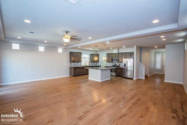 Building Photo - Gorgeous 4Bdm 2.5Ba Two-Story Home in Sout...
