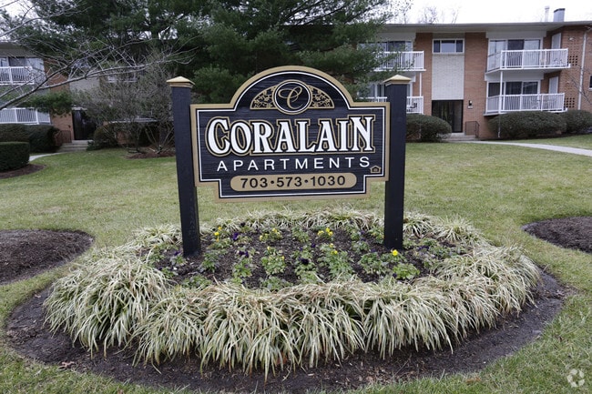 Foto del edificio - Coralain Gardens Apts