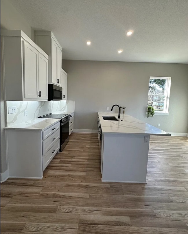 kitchen - 118 Little John St