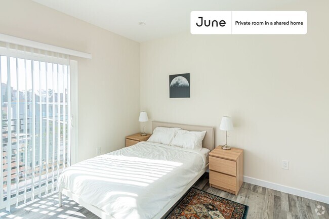 Building Photo - Private bedroom in 5 bed/5 bath Home
