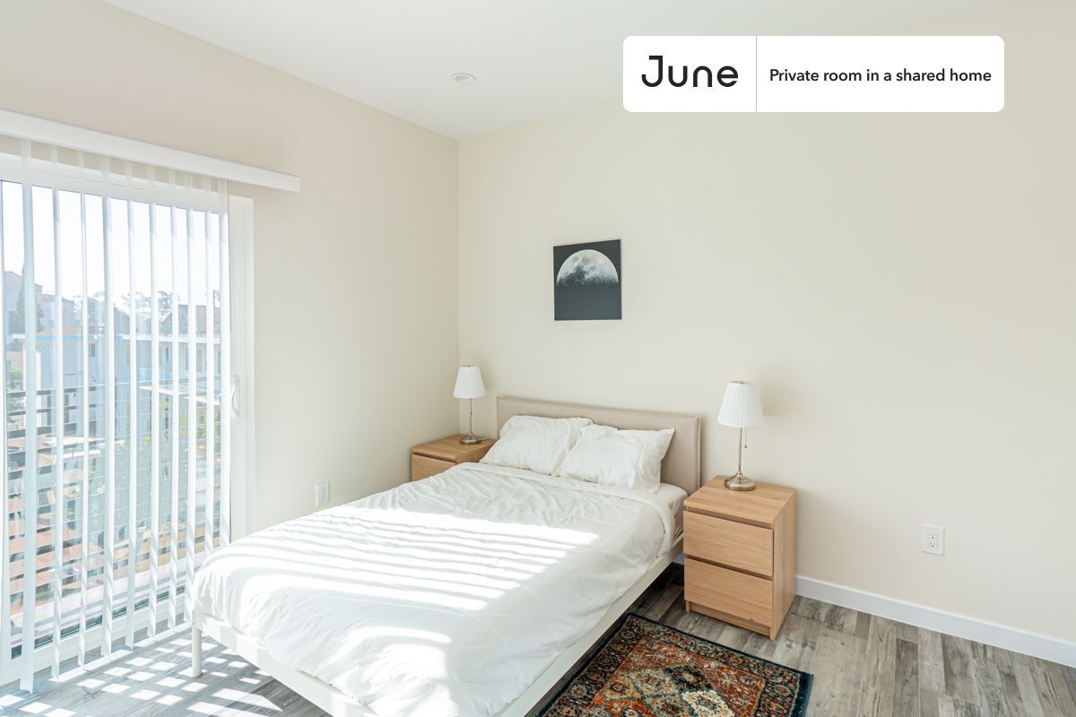 Primary Photo - Private bedroom in 5 bed/5 bath Home