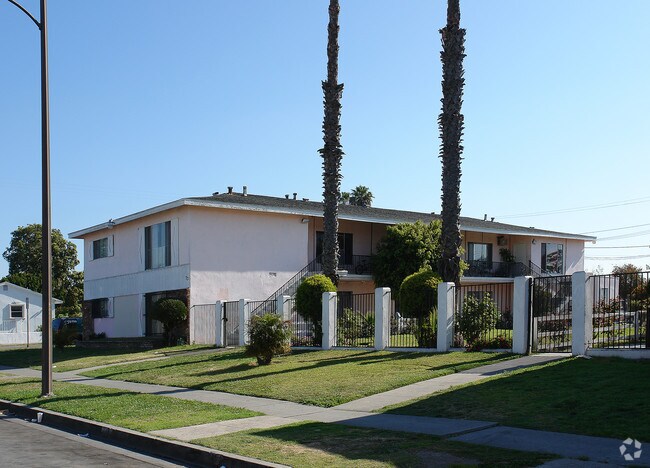 Building Photo - Townsend & Raitt Apartments
