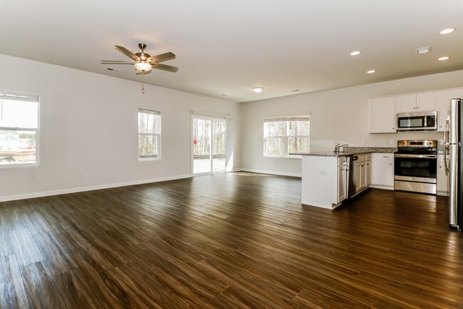 Building Photo - 245 Clydesdale Cir
