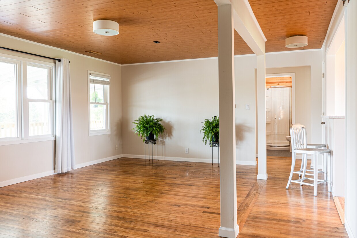 Family/Dining Room 15 X 20 Refinished hardwood floors, new modern drum ceiling light fixtures and room darkening draperies - 945 E Worthsville Road