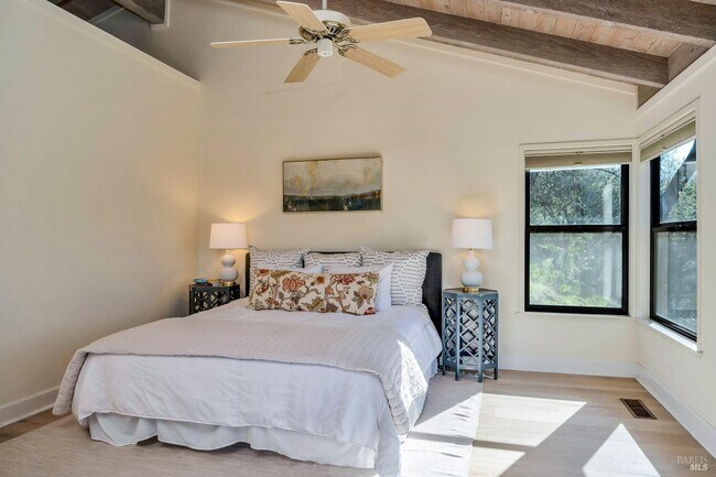 Foto del edificio - 522 Meadowood Ln