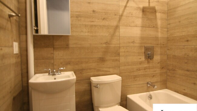 Foto del edificio - 114 N 8th St