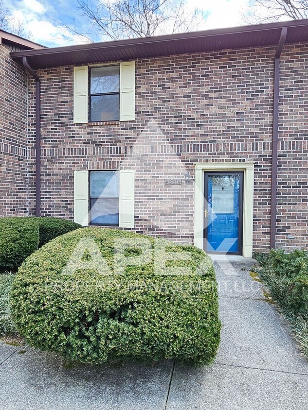 Foto principal - Spacious 2-Bdrm 1.5 Ba Townhouse style Con...