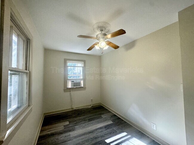 Foto del edificio - 1820 Tunnel Blvd