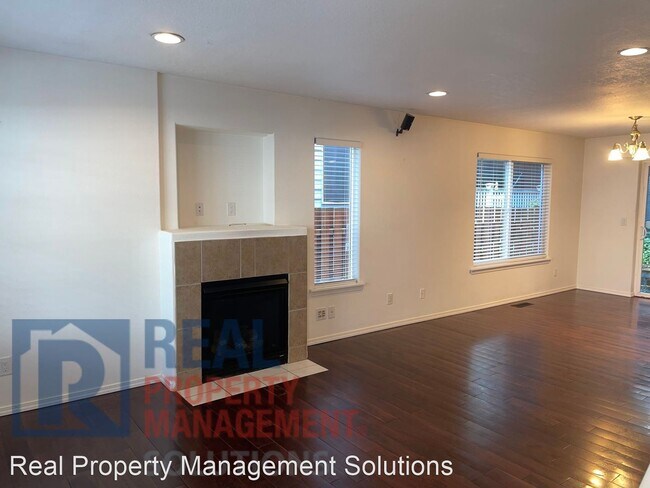 Building Photo - 3 br, 2.5 bath House - 1116 N Watts St