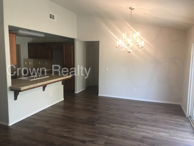 Building Photo - North East Tulare 3/2 - Delago neighborhood