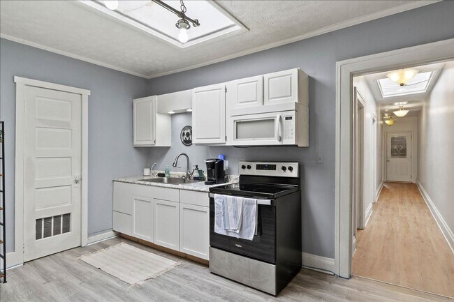Foto del edificio - Spacious 3 Bedroom Apartment in Downtown Urbana