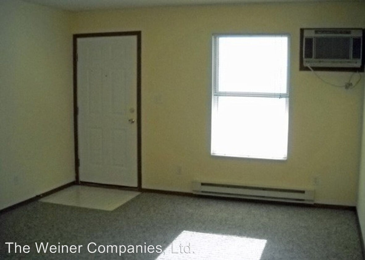 Primary Photo - 403 E Elm St