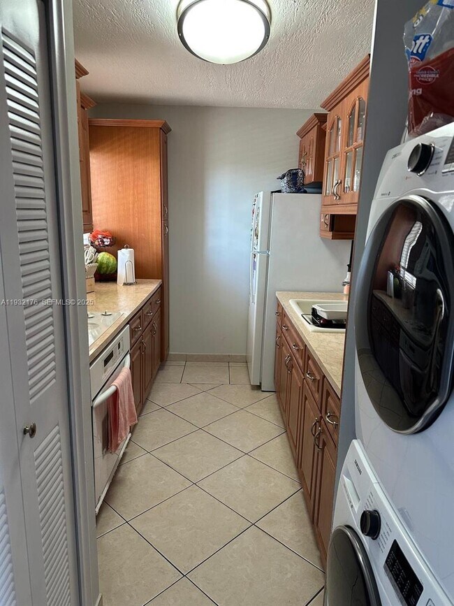 Foto del edificio - 6091 W 22nd Ct