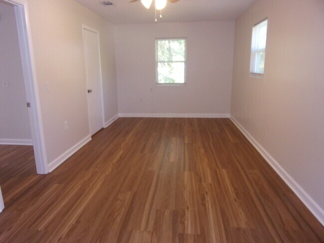 Foto del edificio - 124 Winslow Dr