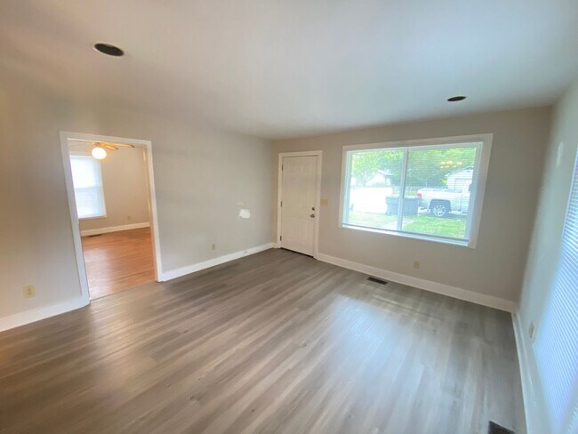 Building Photo - Nice 2 Bed 1 Bath home close to down town ...