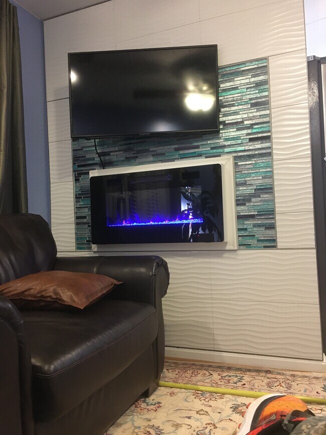 Den - 2501 Coach House Way