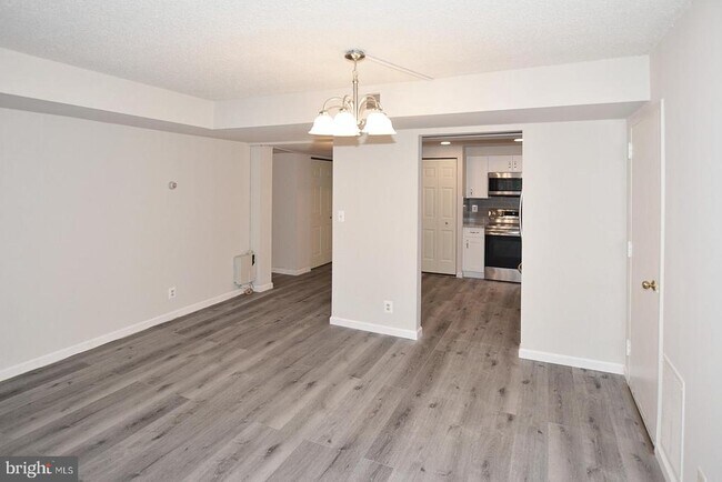 Foto del edificio - 7700 Tremayne Pl