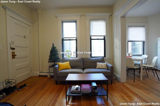 Foto del edificio - 74 Gardner St