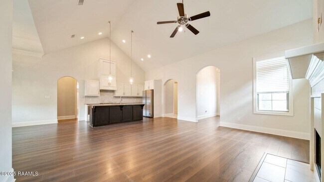 Foto del edificio - 204 Sleepy Brook Rd