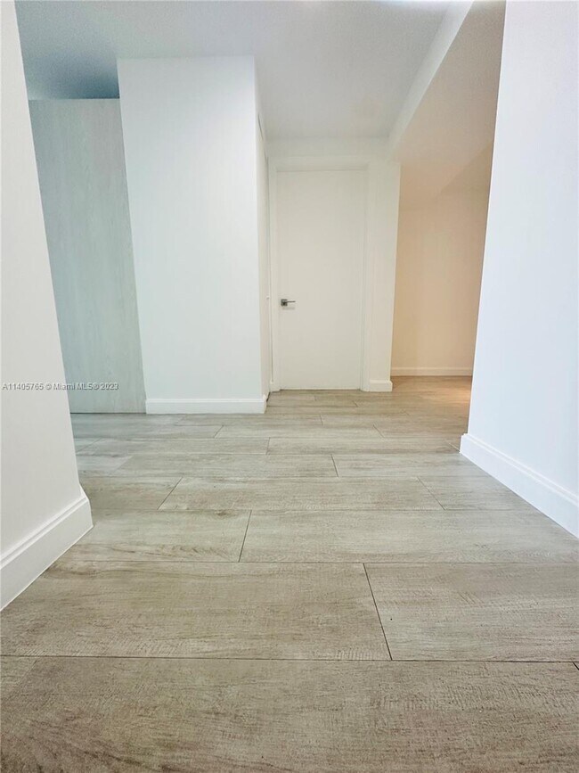 Foto del edificio - 45 SW 9th St