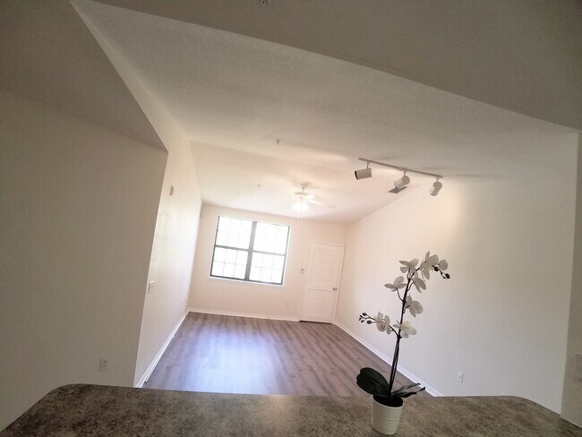 Foto del edificio - FOR RENT! Beautiful 1/1 Pool View Condo @ ...