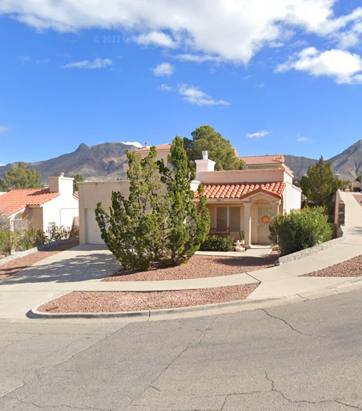 Primary Photo - 701 Espada Dr