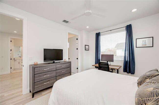 Building Photo - 5421 Blue Bird Ln