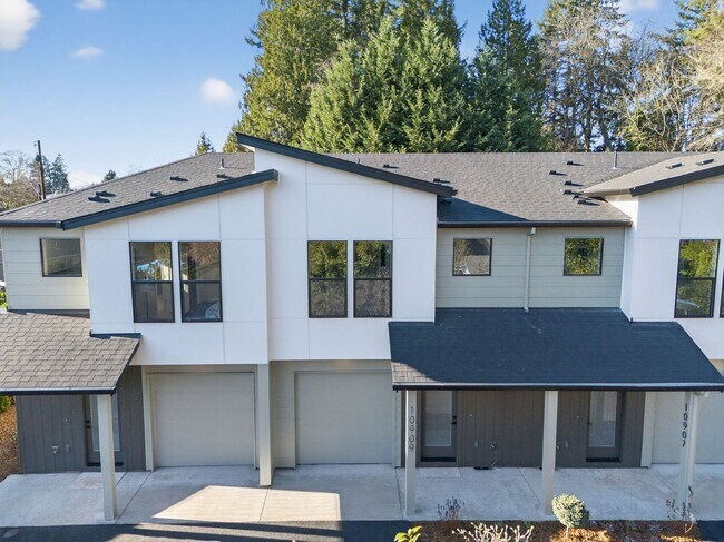 Building Photo - 10907 SE Home Ave