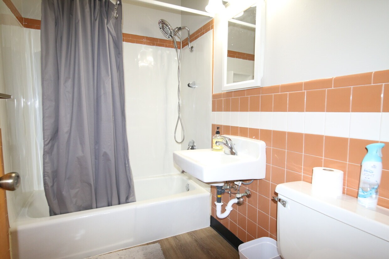 Foto del edificio - 1223 S Main St