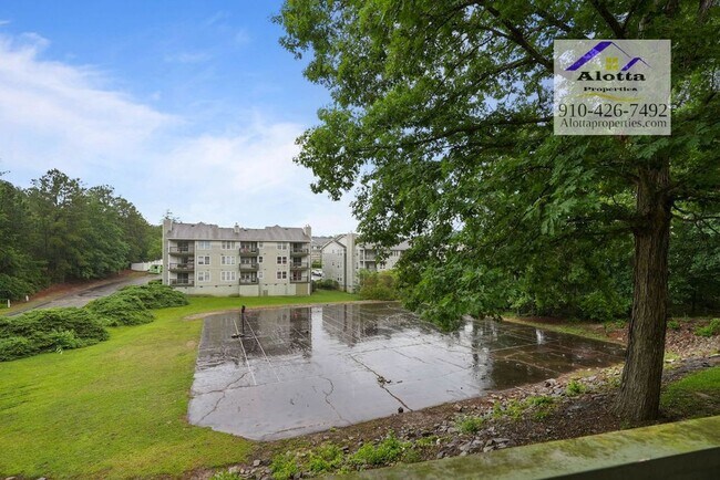 Foto del edificio - 6804 Willowbrook Dr