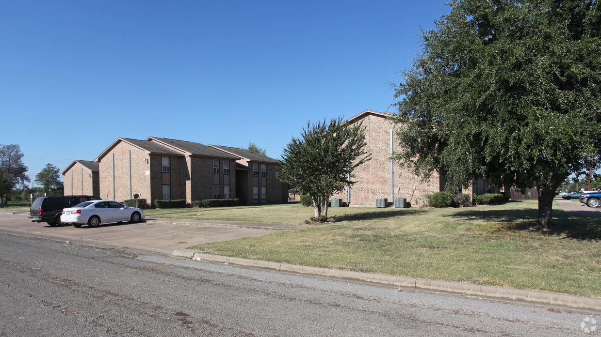 Building Photo - Green Manor Apartments